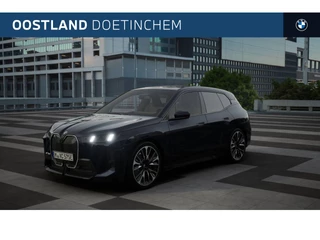 BMW iX xDrive45 M Sport / Panoramadak Sky Lounge / Trekhaak / Bowers & Wilkins / M Multifunctionele Stoelen / Parking Assistant Professional / Soft-Close / Active Steering