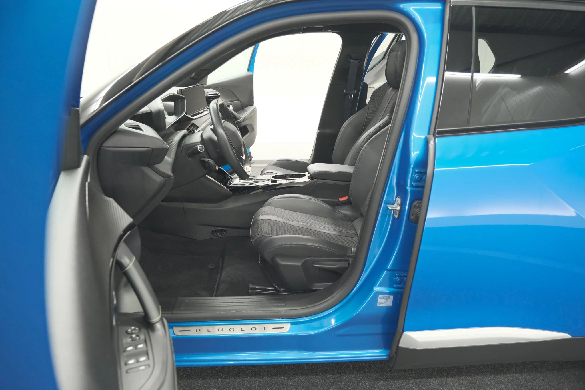 Hoofdafbeelding Peugeot e-2008