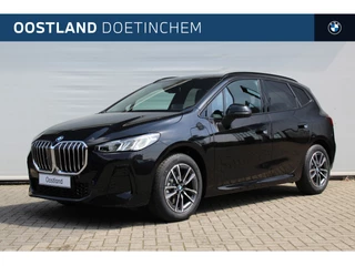 BMW 2 Serie Active Tourer 225e xDrive M Sport Automaat / Trekhaak / Sportstoelen / Achteruitrijcamera / M Adaptief onderstel / Head-Up / Comfort Access / Stoelverwarming