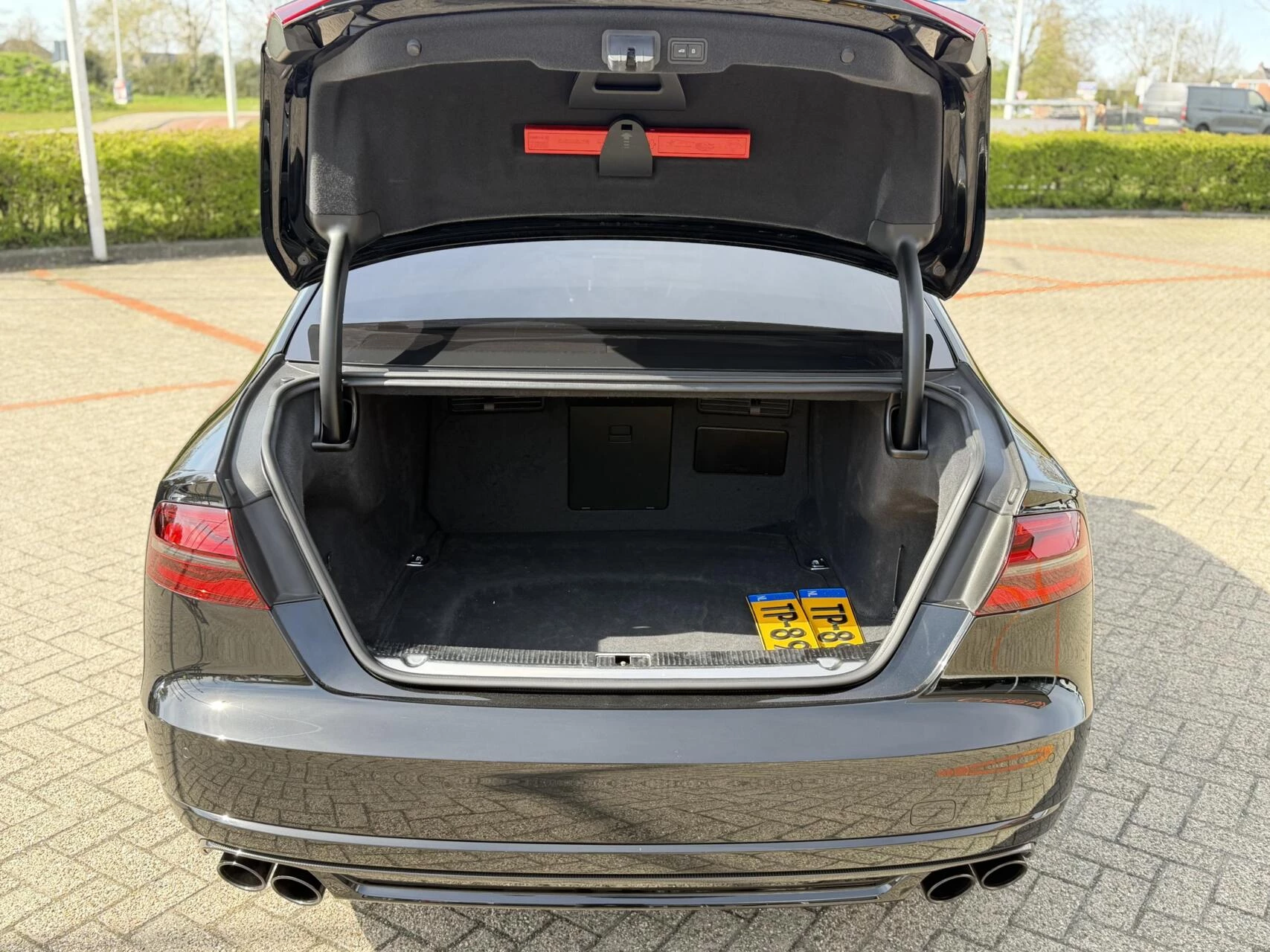 Hoofdafbeelding Audi S8