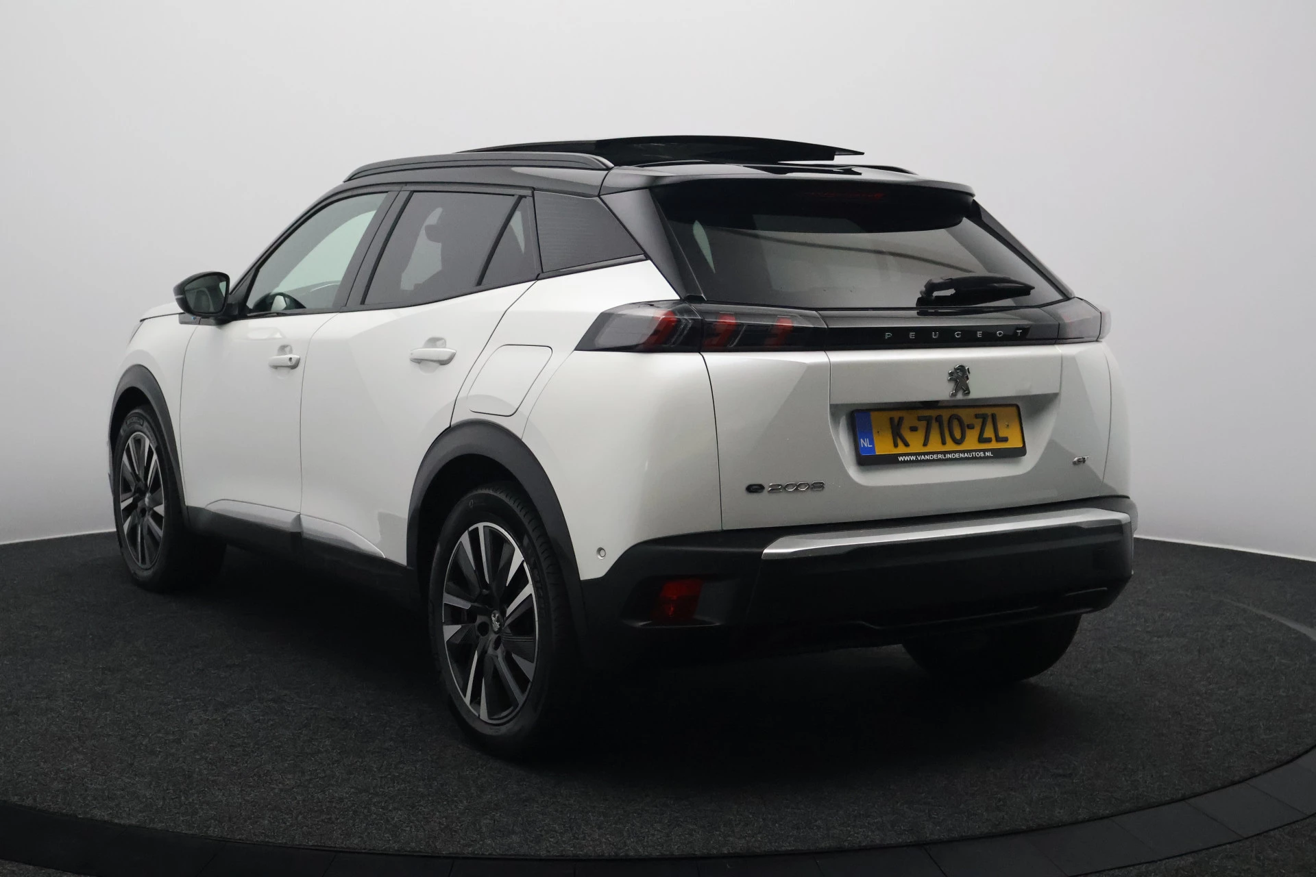 Hoofdafbeelding Peugeot e-2008