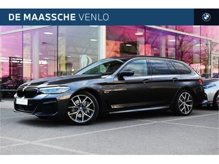 BMW 5 Serie Touring 530e High Executive M Sport Automaat / Panoramadak / Trekhaak / Stoelverwarming / Active Cruise Control / Live Cockpit Professional / Parking Assistant