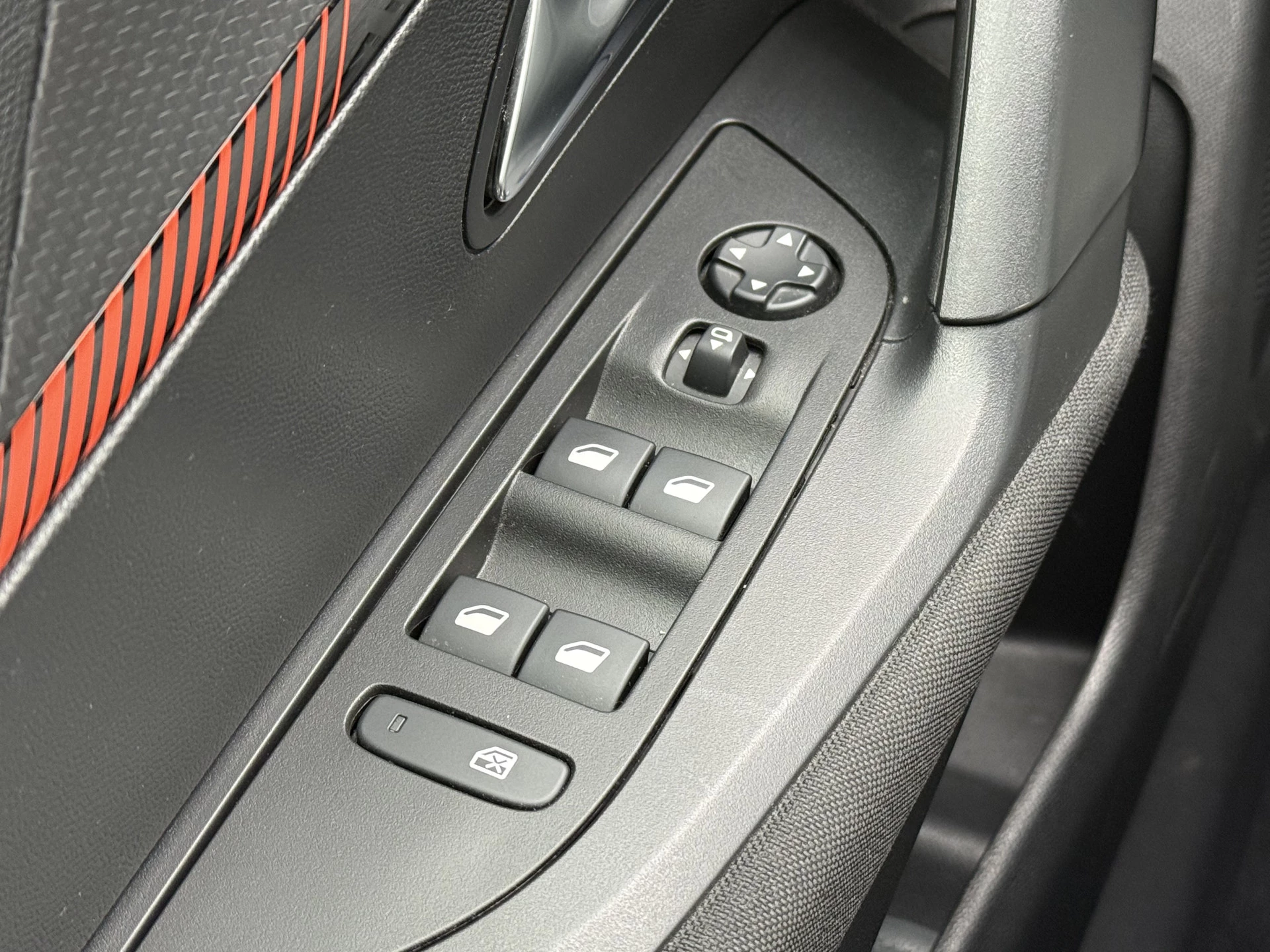 Hoofdafbeelding Peugeot e-2008