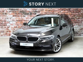 BMW 5 Serie Touring 540i xDrive High Executive Sport Line Automaat / Panoramadak / Comfortstoelen / Trekhaak / Adaptive Drive / Driving Assistant Plus / Parking Assistant Plus / Stoelmassage / Harman Kardon / Night Vision / Stoelverwarming voor+achter / Multifunctioneel Instrumentenpaneel / Head-Up Display