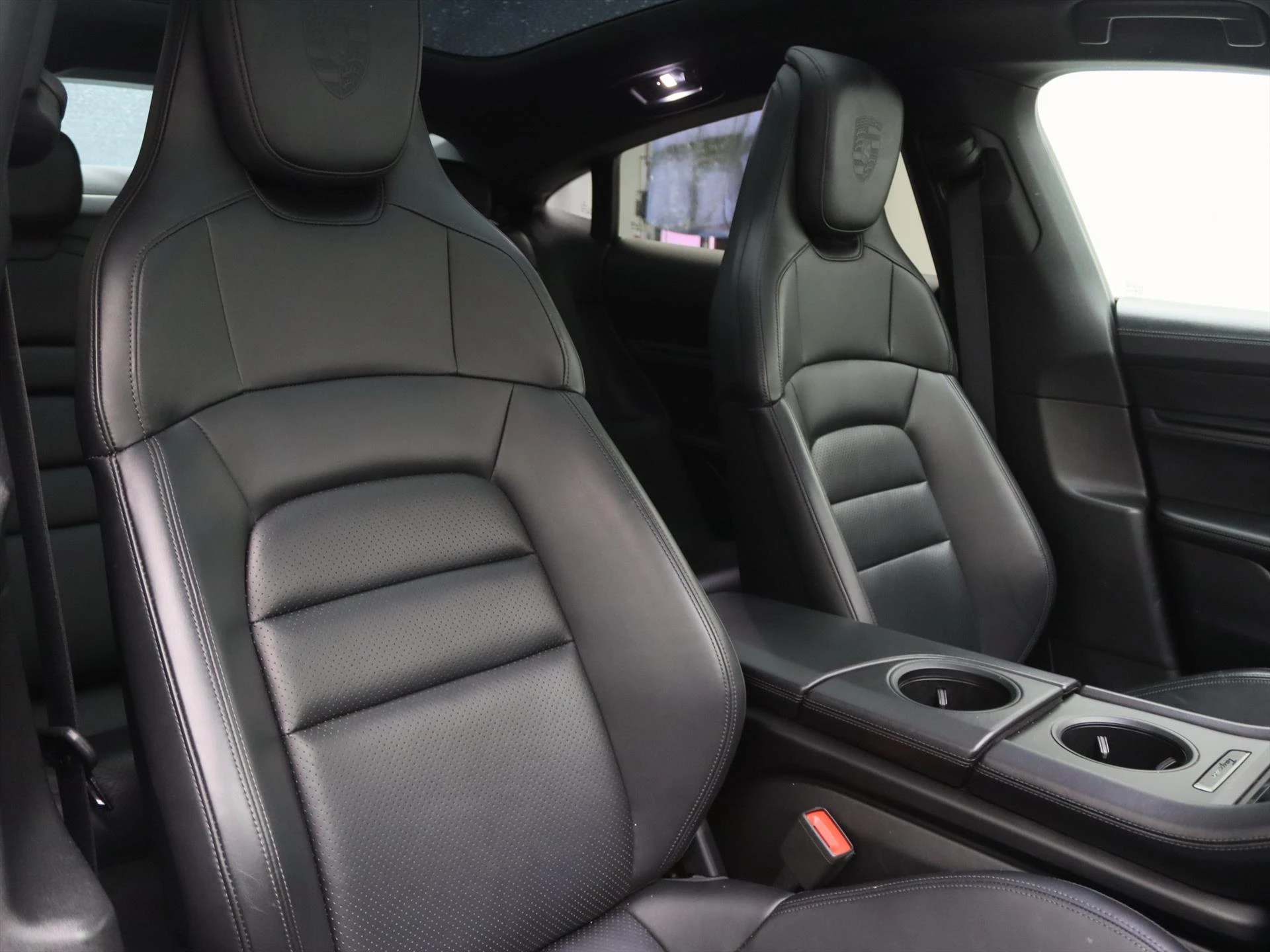 Hoofdafbeelding Porsche Taycan