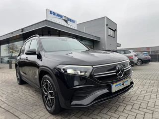 Hoofdafbeelding Mercedes-Benz EQB Mercedes-Benz EQB 300 4MATIC AMG Line 7p. 67 kWh Distronic | Night | 360-Camera | Keyless