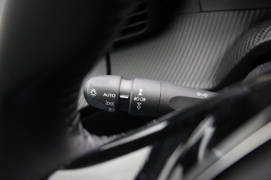 Hoofdafbeelding Peugeot e-2008