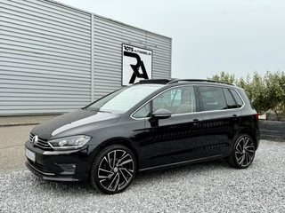 Hoofdafbeelding Volkswagen Golf Sportsvan Volkswagen Golf Sportsvan 1.4 TSI Highline DSG Pano|Leer|Xenon|PDC Zwart