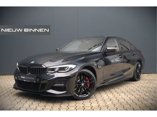 BMW 3 Serie 330e xDrive Business Edition Plus M Sport | M Performance | Panoramadak | 360° Camera | Carbon | Head Up Display | Stoelverwarming | Stuurverwarming | Apple Carplay | Navigatie | Cruise Control | Ambiance Verlichting | Trekhaak