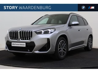 BMW X1 xDrive23i M Sport Automaat / Trekhaak / Sportstoelen / M Adaptief onderstel / Head-Up / Comfort Access / Parking Assistant Plus / Adaptieve LED