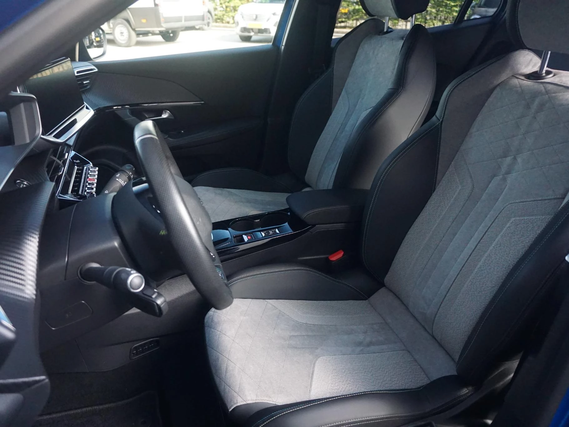 Hoofdafbeelding Peugeot e-2008