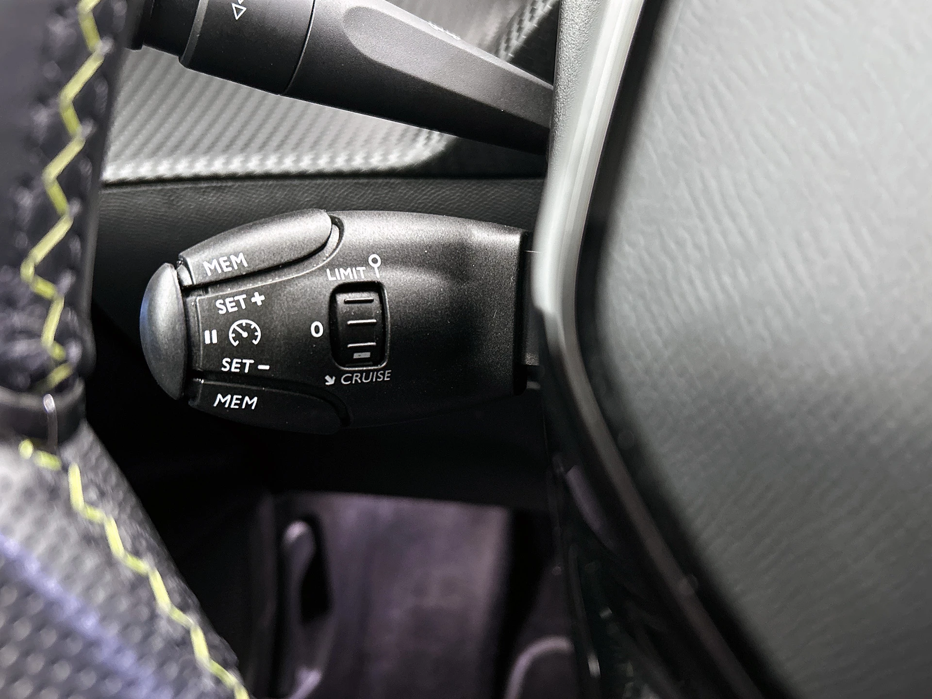 Hoofdafbeelding Peugeot e-2008