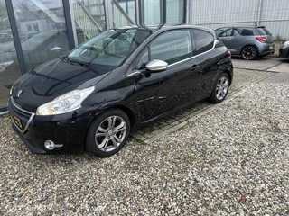 Peugeot 208 1.2 VTi Active LICHTE SCHADE
