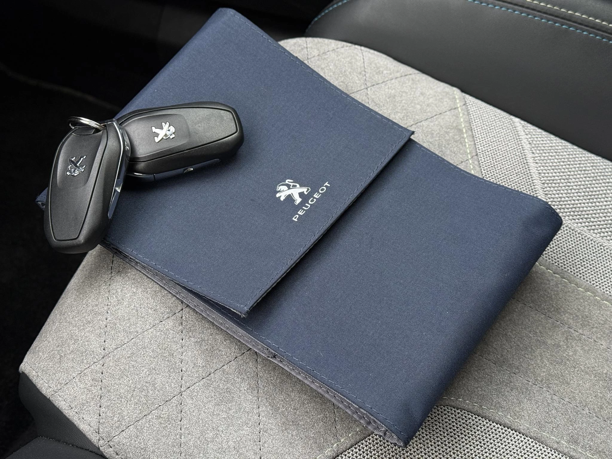 Hoofdafbeelding Peugeot e-2008