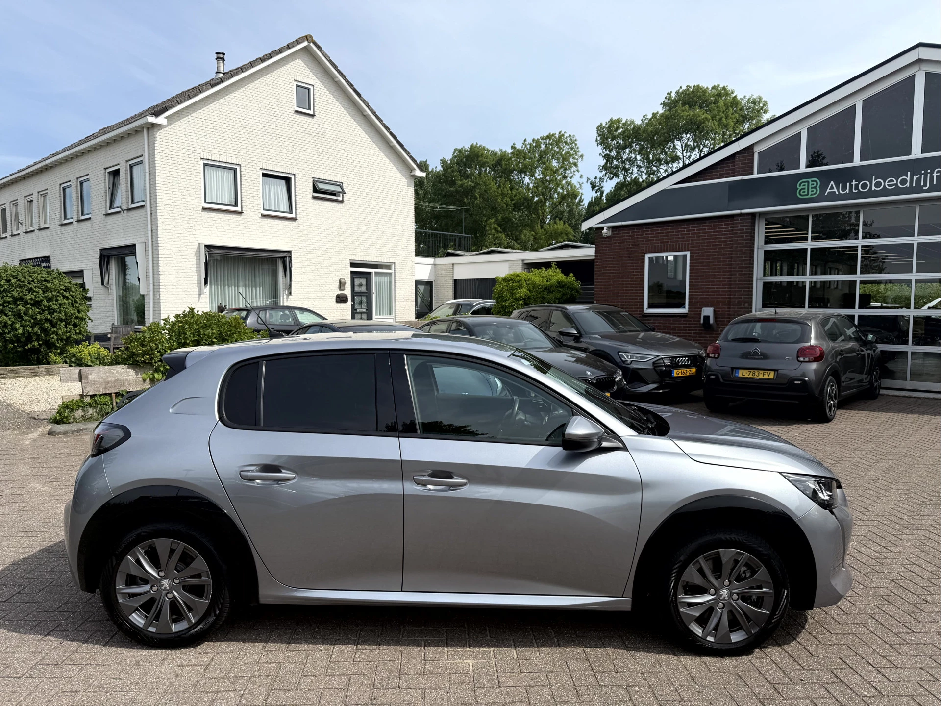 Hoofdafbeelding Peugeot e-208