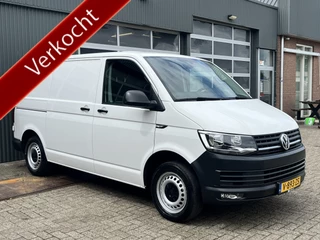 Volkswagen Transporter 2.0 TDI L1H1 Kastinrichting Airco Cruise control Trekhaak 2500kg Telefoonvoorbereiding Navigatiesysteem Apple carplay 2-Persoons Parkeerhulp achter 1e eigenaar Dealer onderhouden Euro 6