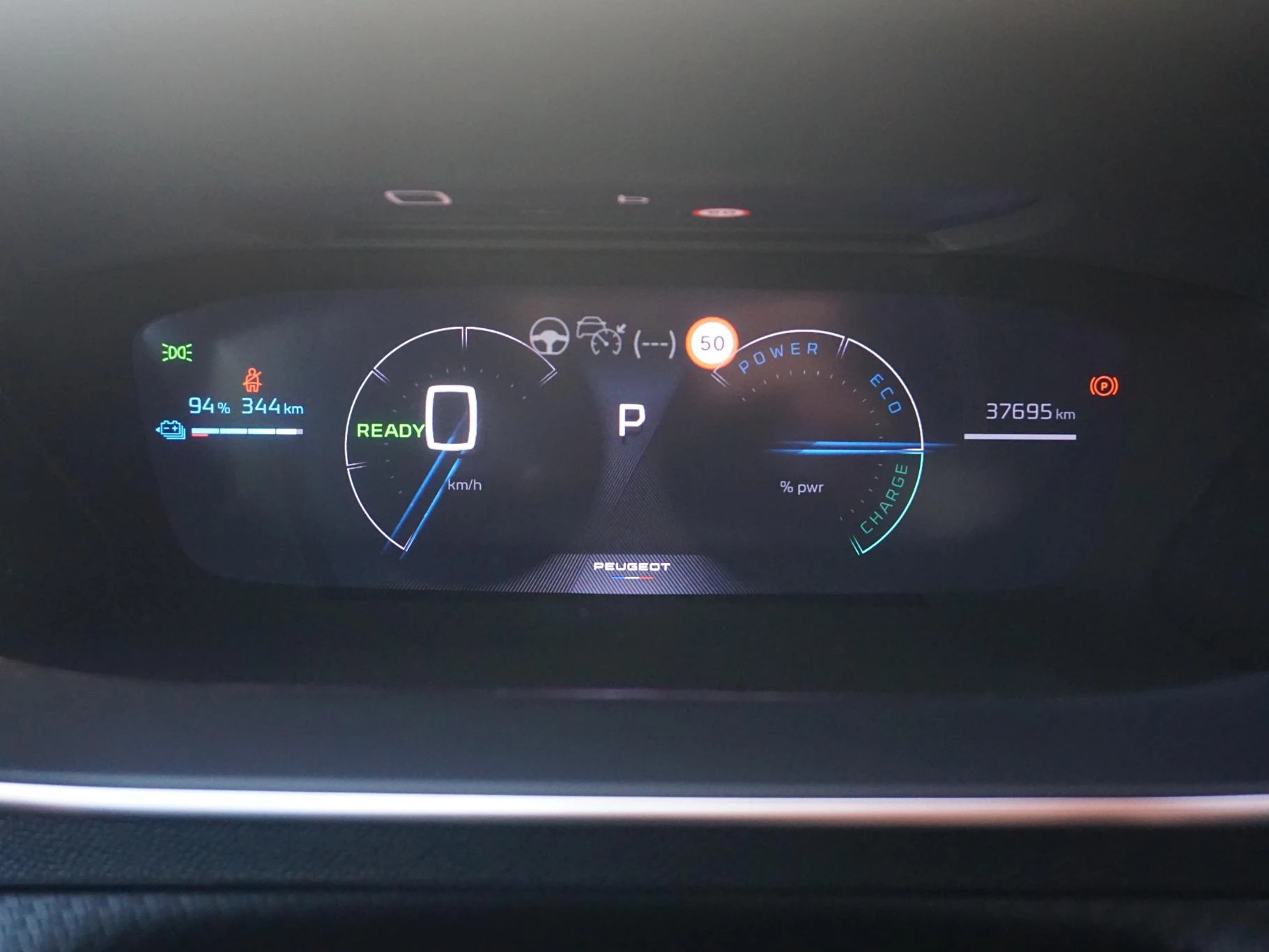 Hoofdafbeelding Peugeot e-2008