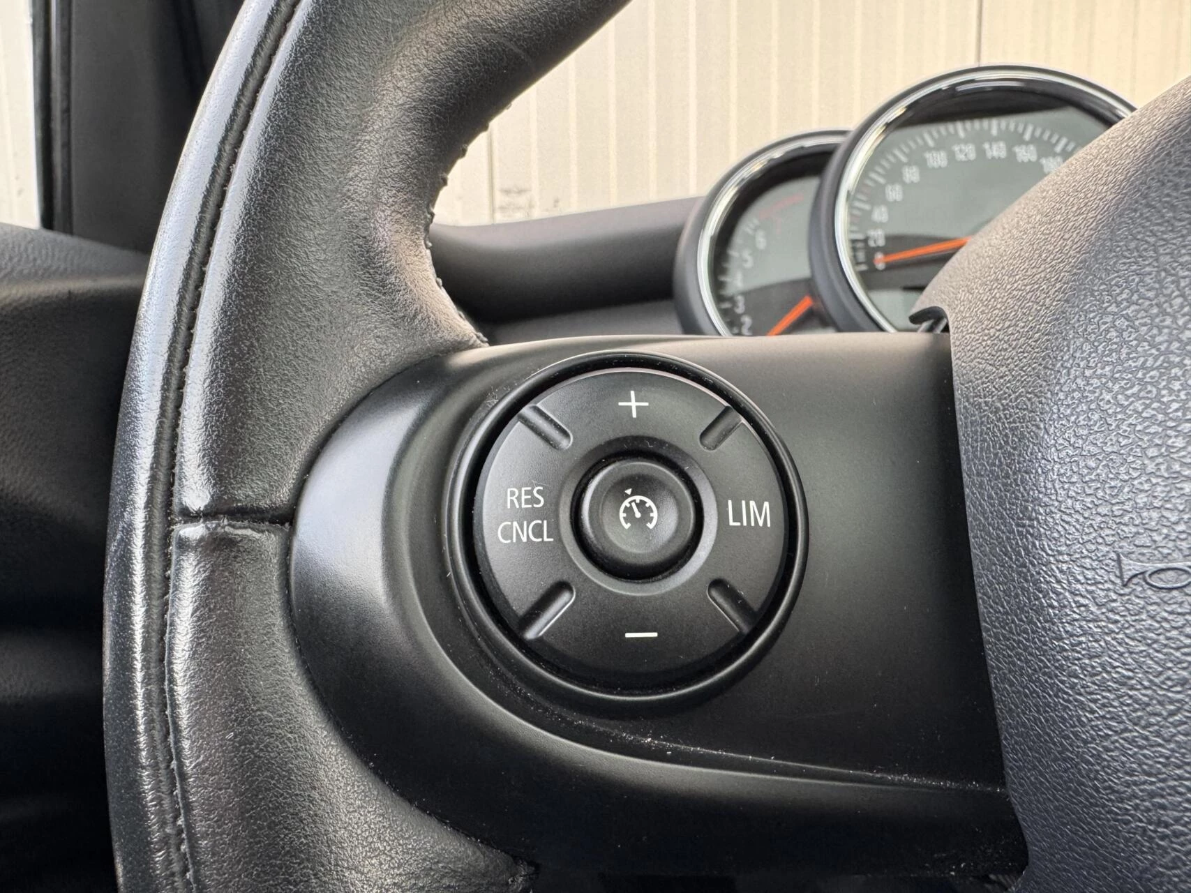 Hoofdafbeelding MINI One