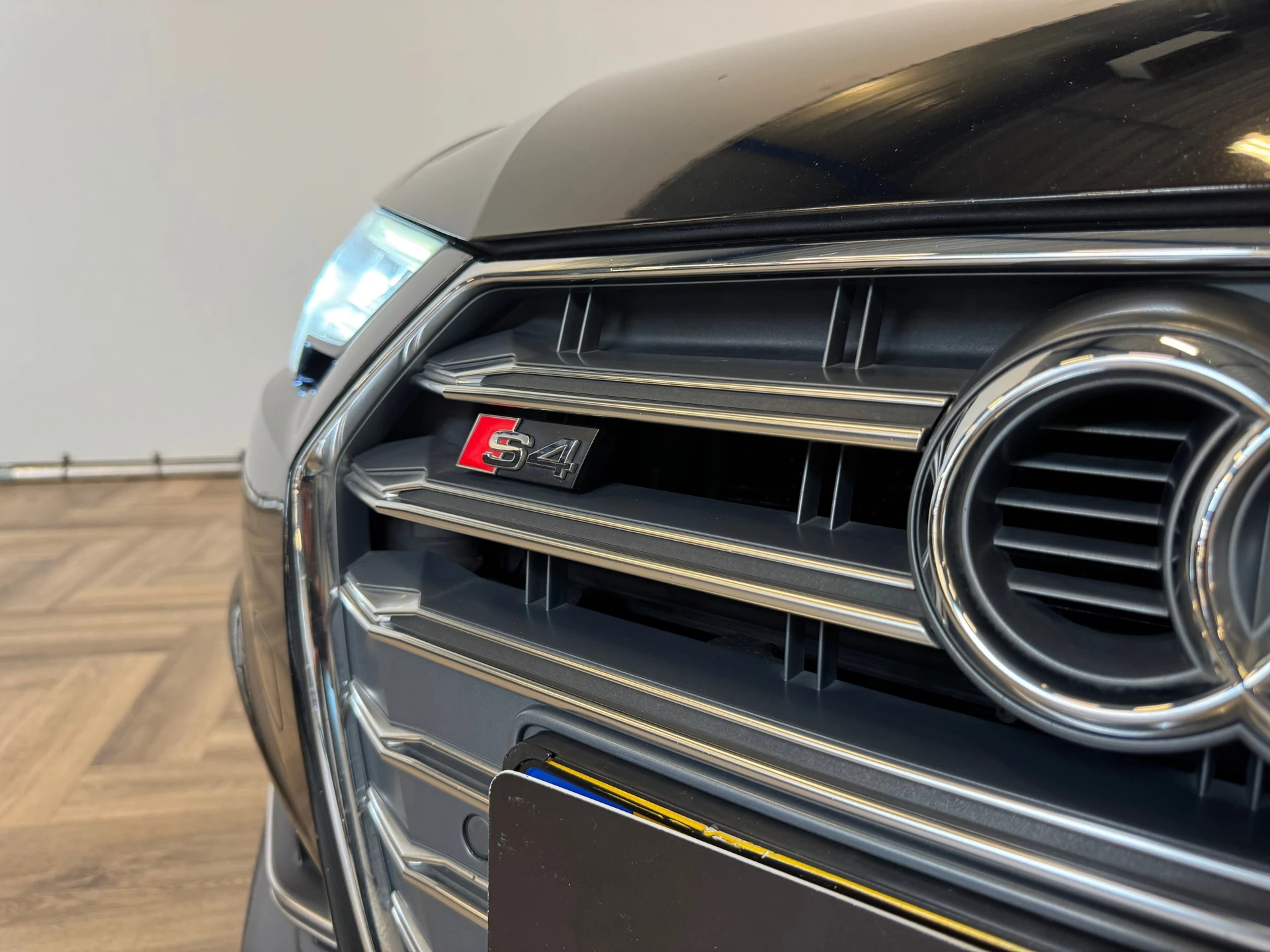 Hoofdafbeelding Audi S4