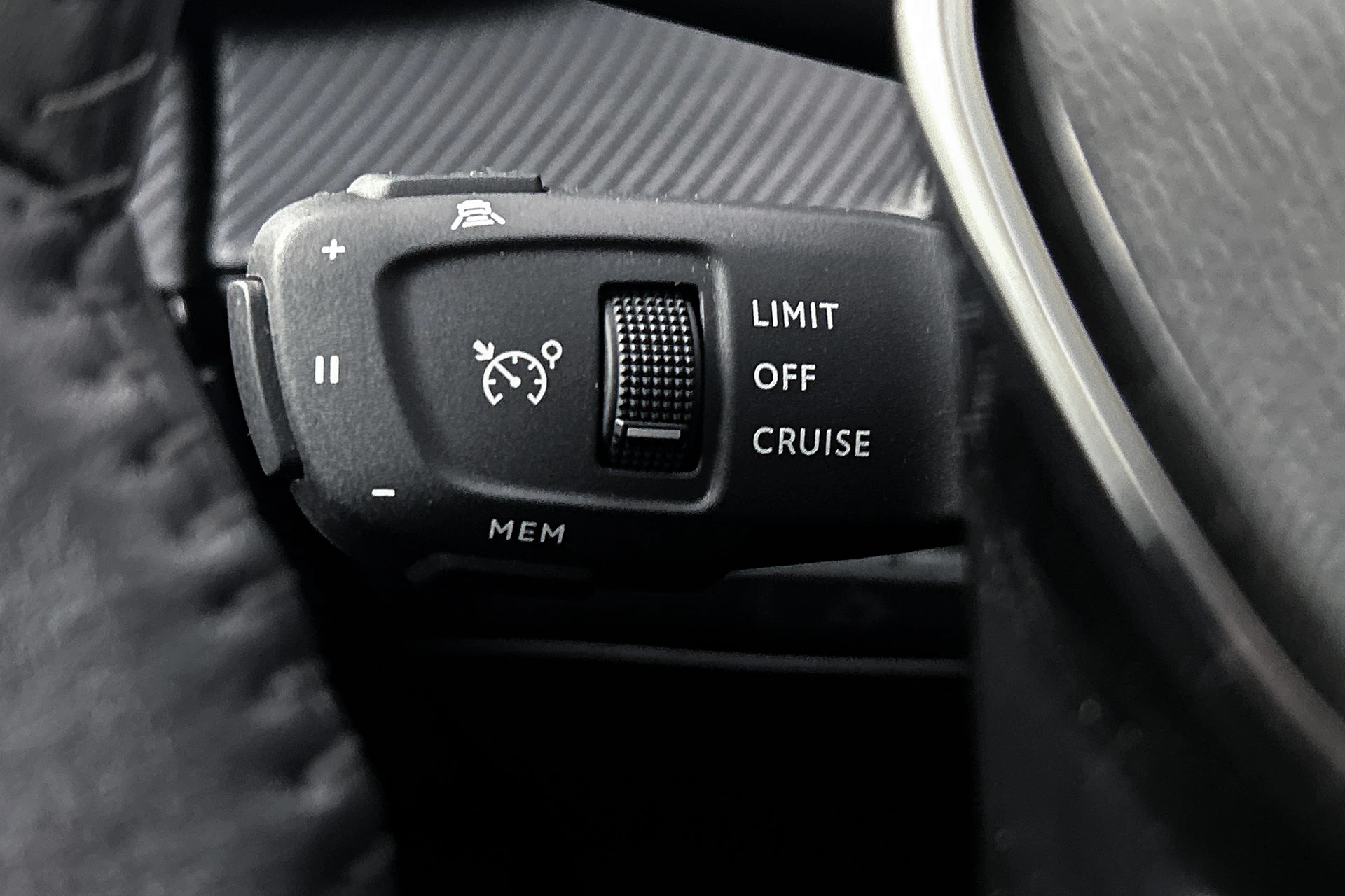 Hoofdafbeelding Peugeot e-2008