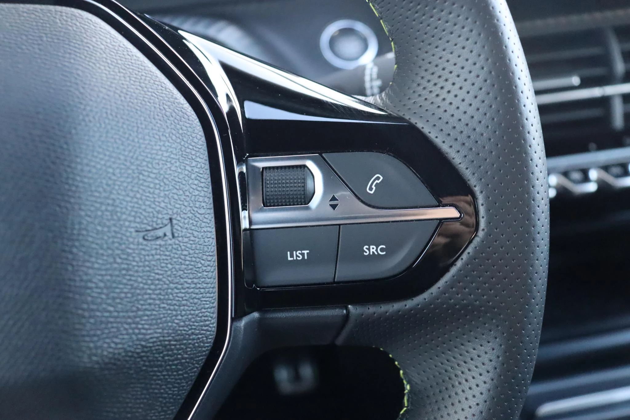 Hoofdafbeelding Peugeot e-2008