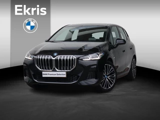 Hoofdafbeelding BMW 2 Serie BMW 2-serie Active Tourer 230e xDrive M Sport/ Glazen Panoramadak/ Elektrisch verstelbare en verwarmbare stoelen/ Head-Up/ Harman Kardon