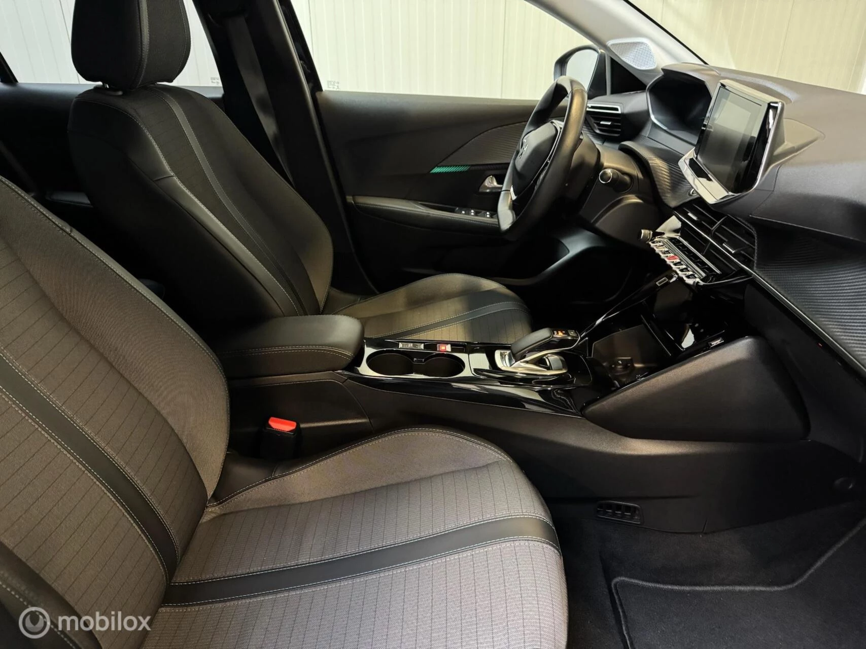 Hoofdafbeelding Peugeot e-208