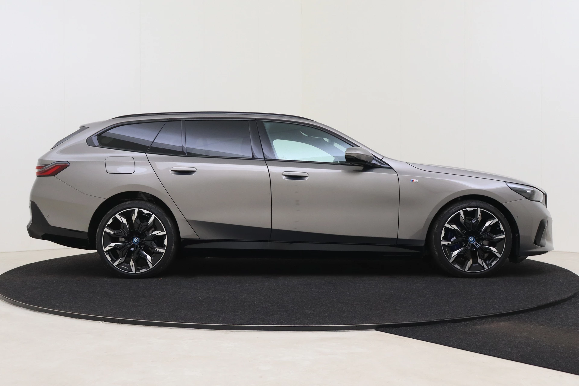 Hoofdafbeelding BMW i5