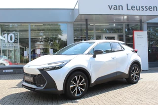 Toyota C-HR 1.8 Hybrid 140 FIRST EDITION NAVI DODEHOEK DETECTIE STOEL/STUUR&WISSERVERW. KEYLESS SENSOREN V+A PRIVACYGLASS
