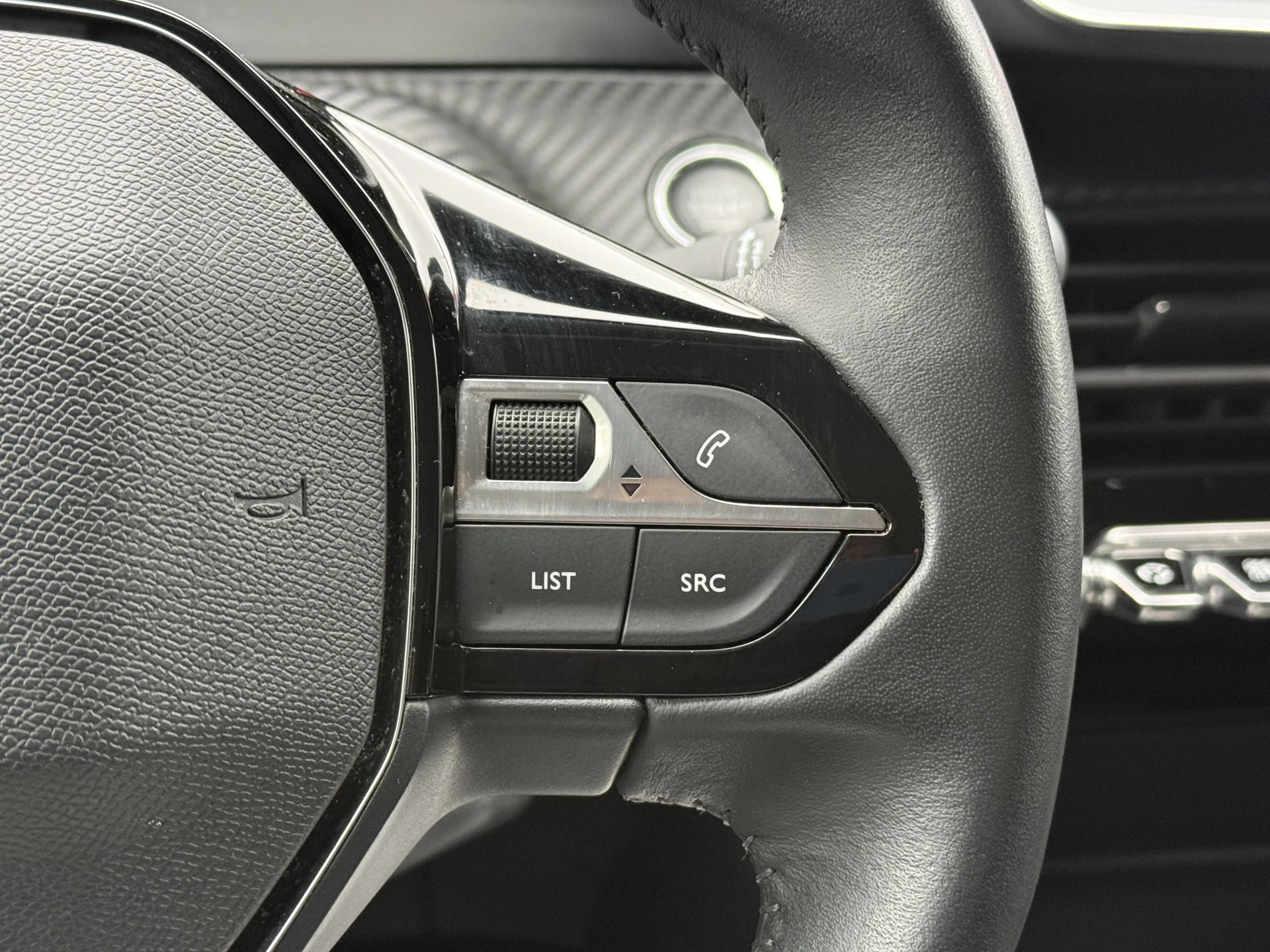 Hoofdafbeelding Peugeot e-2008