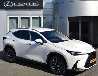 Hoofdafbeelding Lexus NX Lexus NX 450h+ AWD Luxury Line TREKHAAK 1500KG TREKGEWICHT STOELVERW STUURVERW EL-ACHTERKLEP APPLE/ANDROID