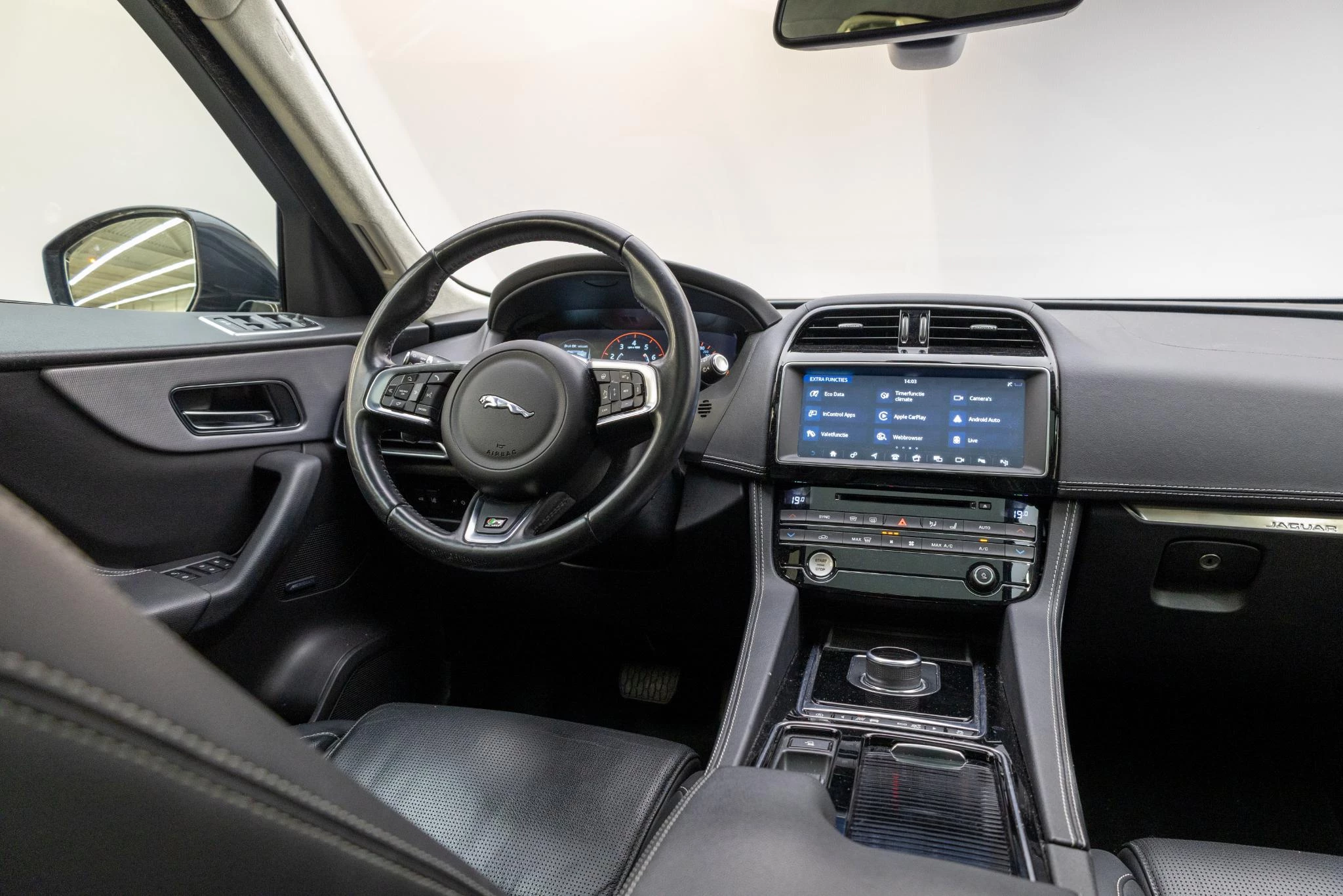 Hoofdafbeelding Jaguar F-PACE