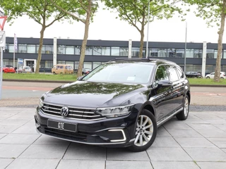 Hoofdafbeelding Volkswagen Passat Volkswagen Passat GTE Panodak | Head-up | Keyless | Camera | Elektrische kofferklep | Dodehoek | Trekhaak |