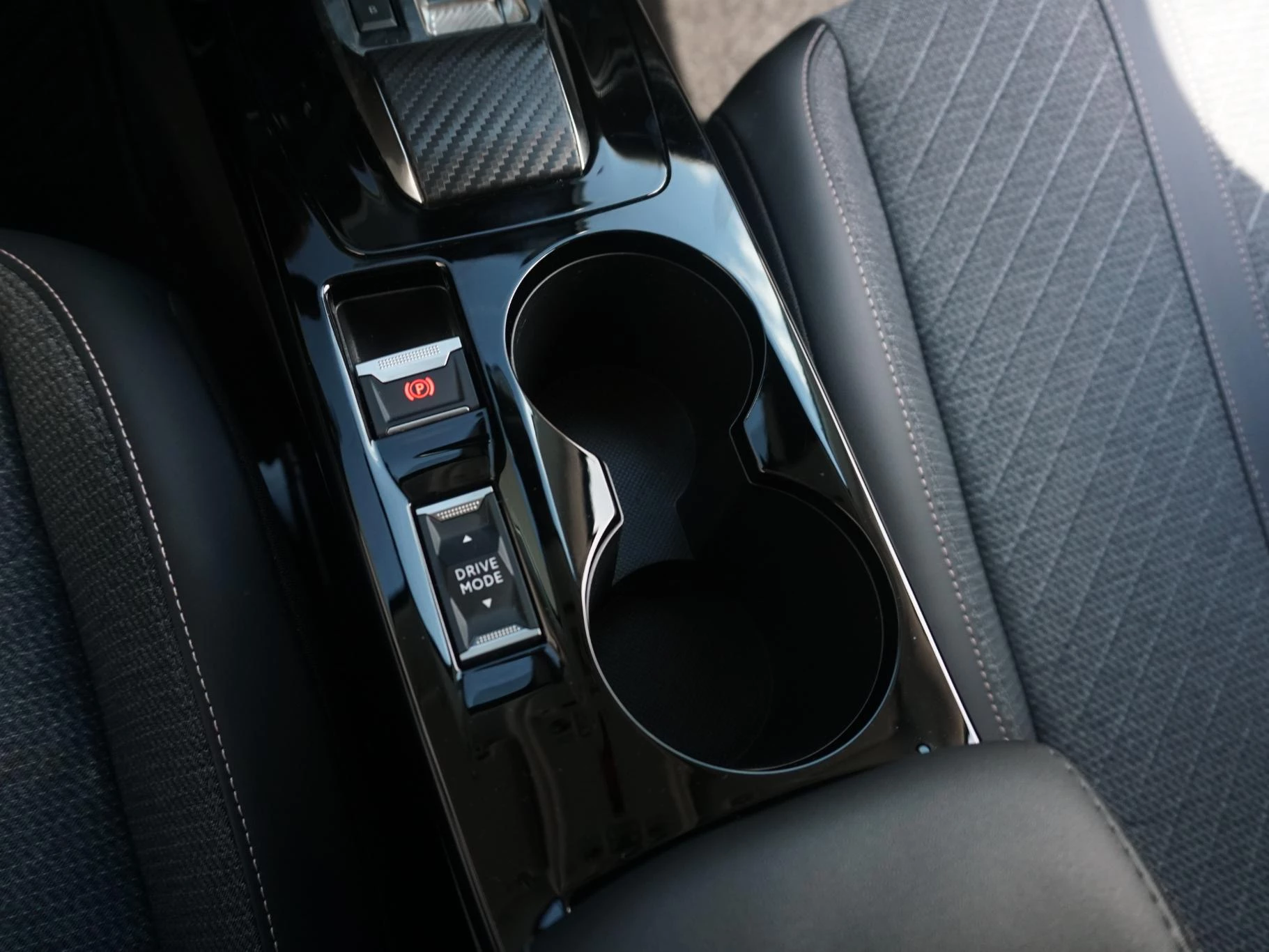 Hoofdafbeelding Peugeot e-208