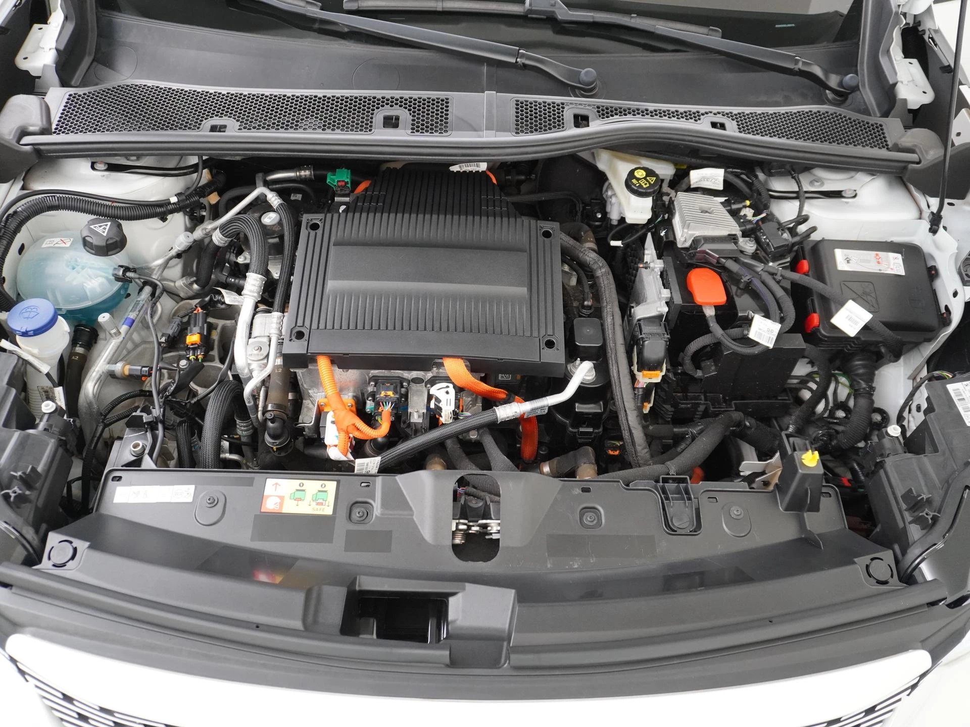 Hoofdafbeelding Peugeot e-2008