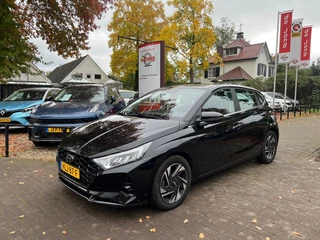 Hoofdafbeelding Hyundai i20 Hyundai i20 1.0 T-GDI AUTOMAAT 101PK / CARPLAY / CAMERA / LED / CRUISE CTR.