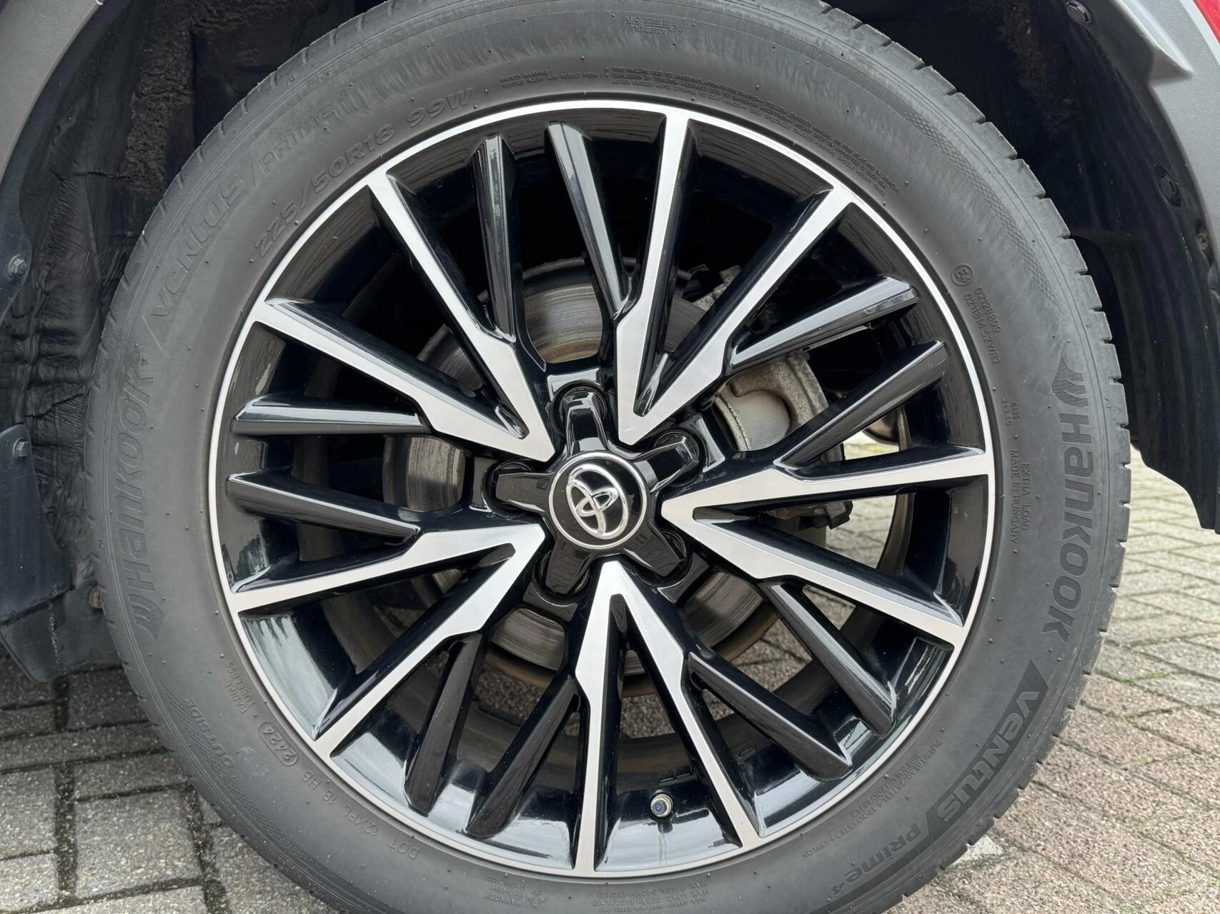 Hoofdafbeelding Toyota C-HR