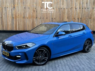 BMW 1-serie 118i M-sport Automaat | Panoramadak | Alcantara | HiFi | DAB | Achteruitrijcamera | LED | Stoel en stuurverwarming | Keyless entry | Getint glas | Misano Blue Metallic