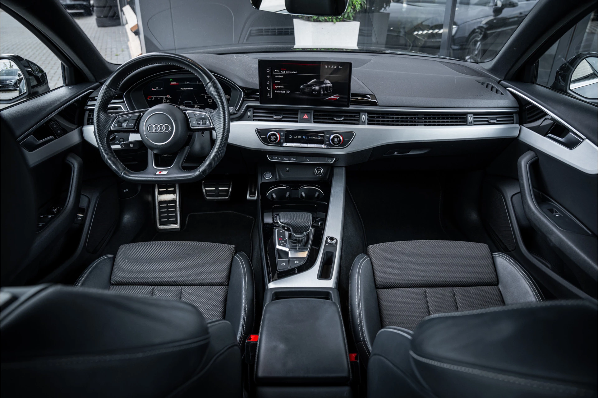 Hoofdafbeelding Audi A4