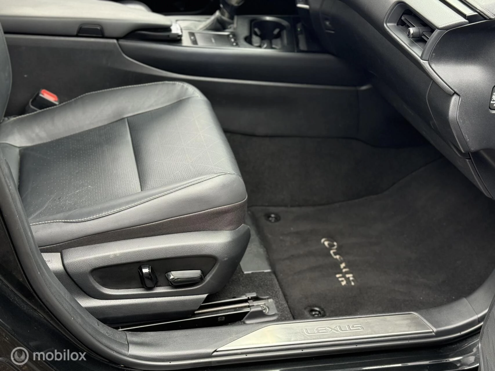 Hoofdafbeelding Lexus UX