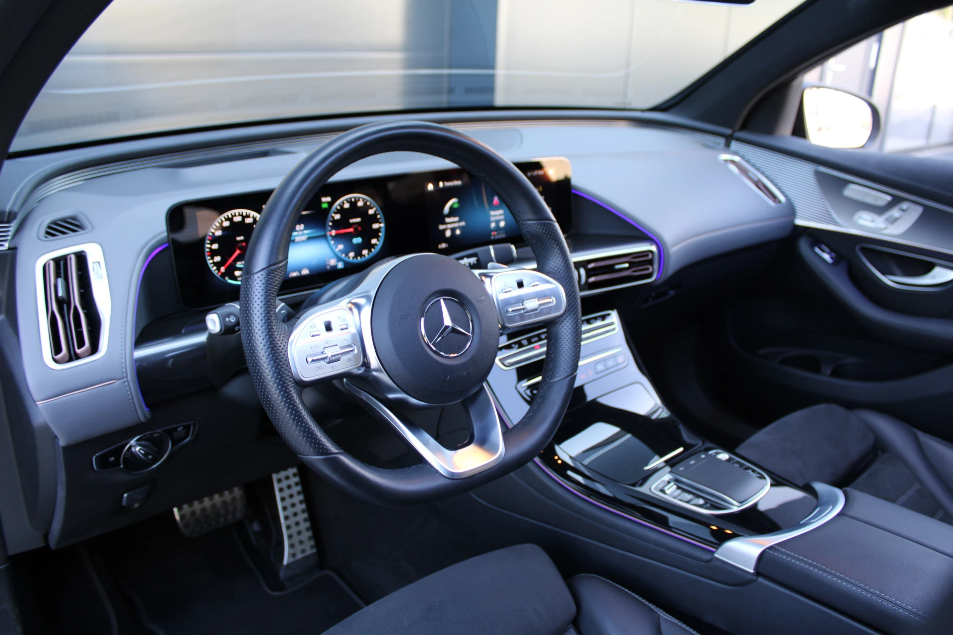 Hoofdafbeelding Mercedes-Benz EQC