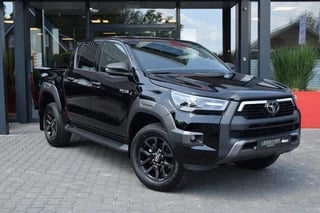 Hoofdafbeelding Toyota Hilux Toyota Hilux 2.8 D-4D DUBBEL CABIN INVINCIBLE A/T BE TREKKER 5 SITZ VAN