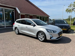Hoofdafbeelding Ford Focus Ford Focus 1.0 ECOBOOST WAGON TREND EDITION BUSINESS TREKHAAK!