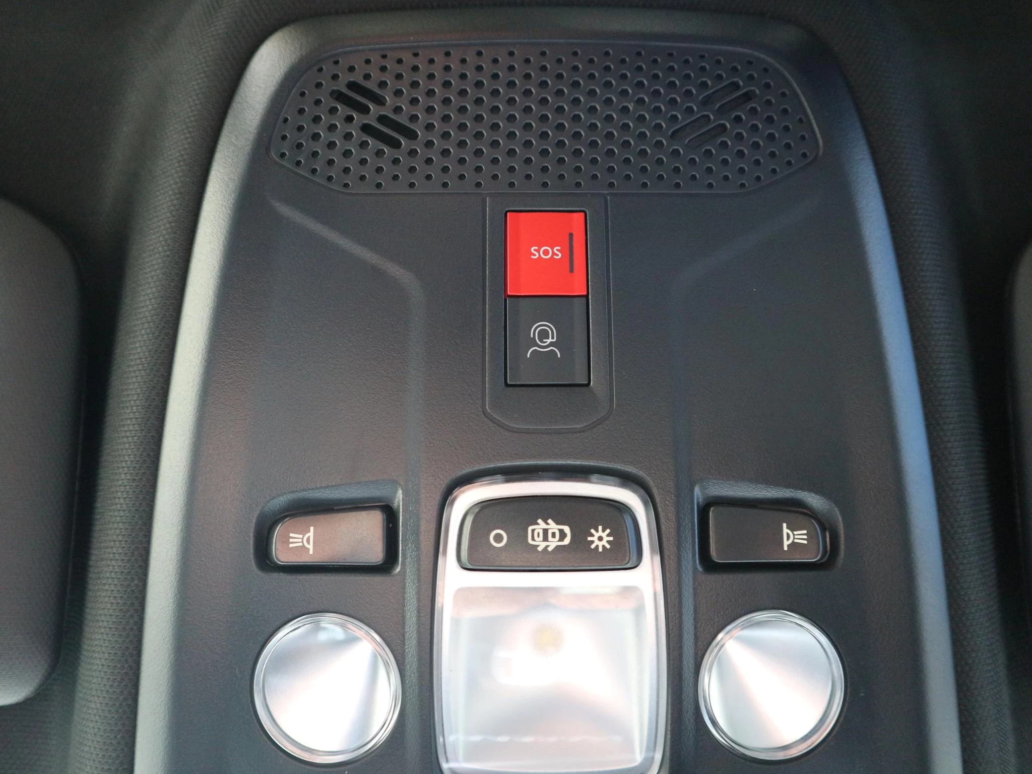 Hoofdafbeelding Peugeot e-2008