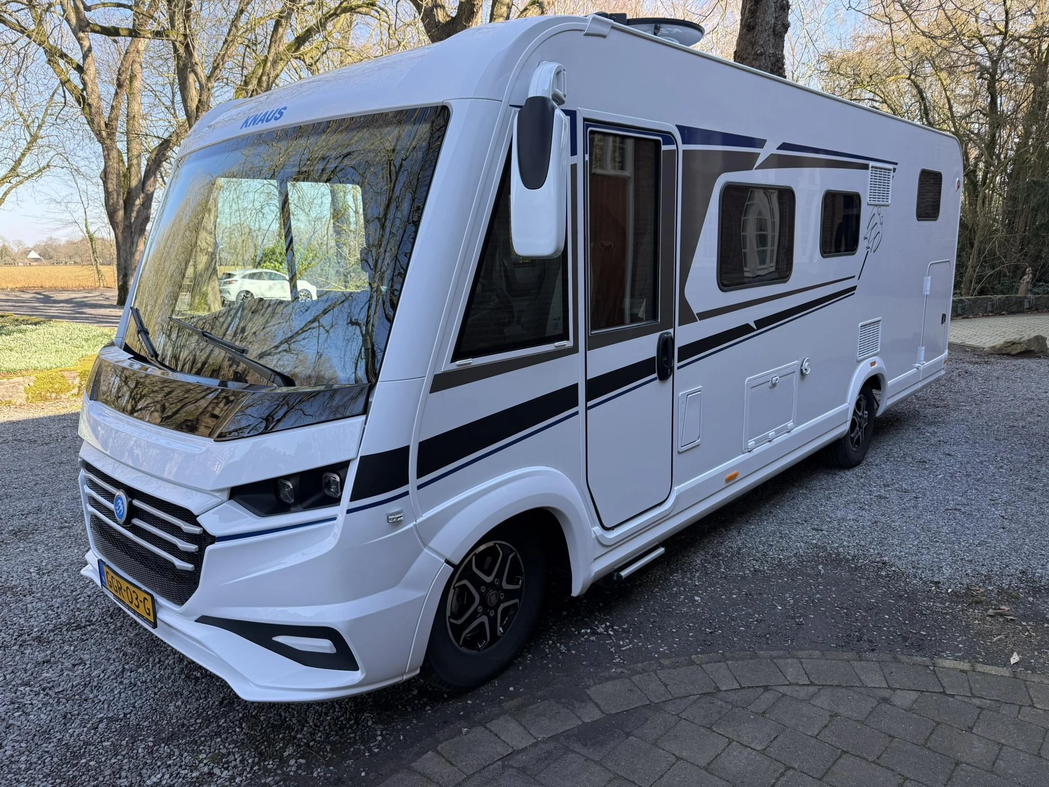 Hoofdafbeelding Knaus R12 700 MEG Live 3300Km. Nieuwstaat, zeer compleet