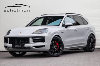 Hoofdafbeelding Porsche Cayenne Porsche Cayenne 3.0 E-Hybrid Facelift, Bose, Luchtvering, Pano, Passenger-Display, Sportstoelen 469pk