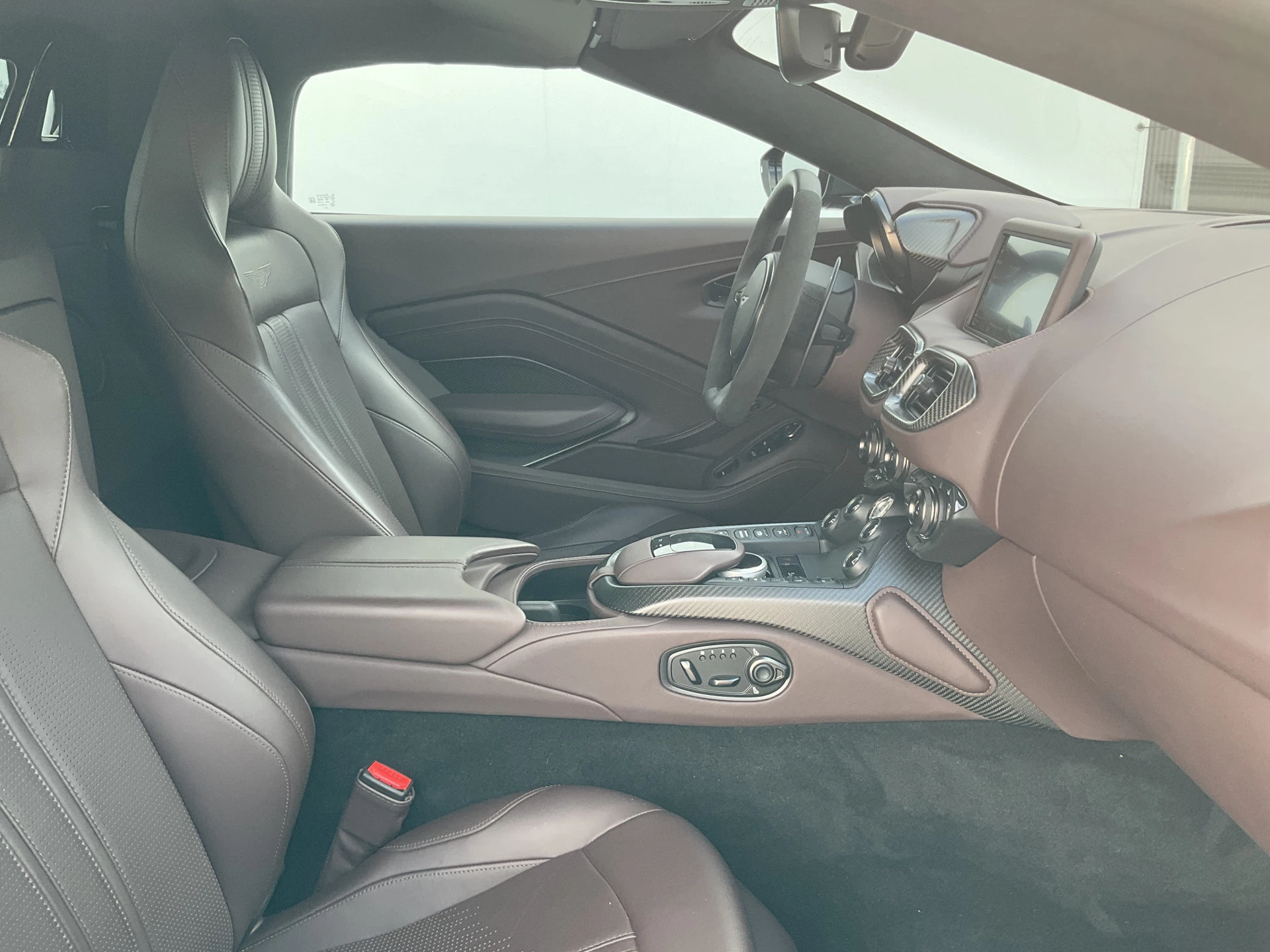 Hoofdafbeelding Aston Martin V8 Vantage