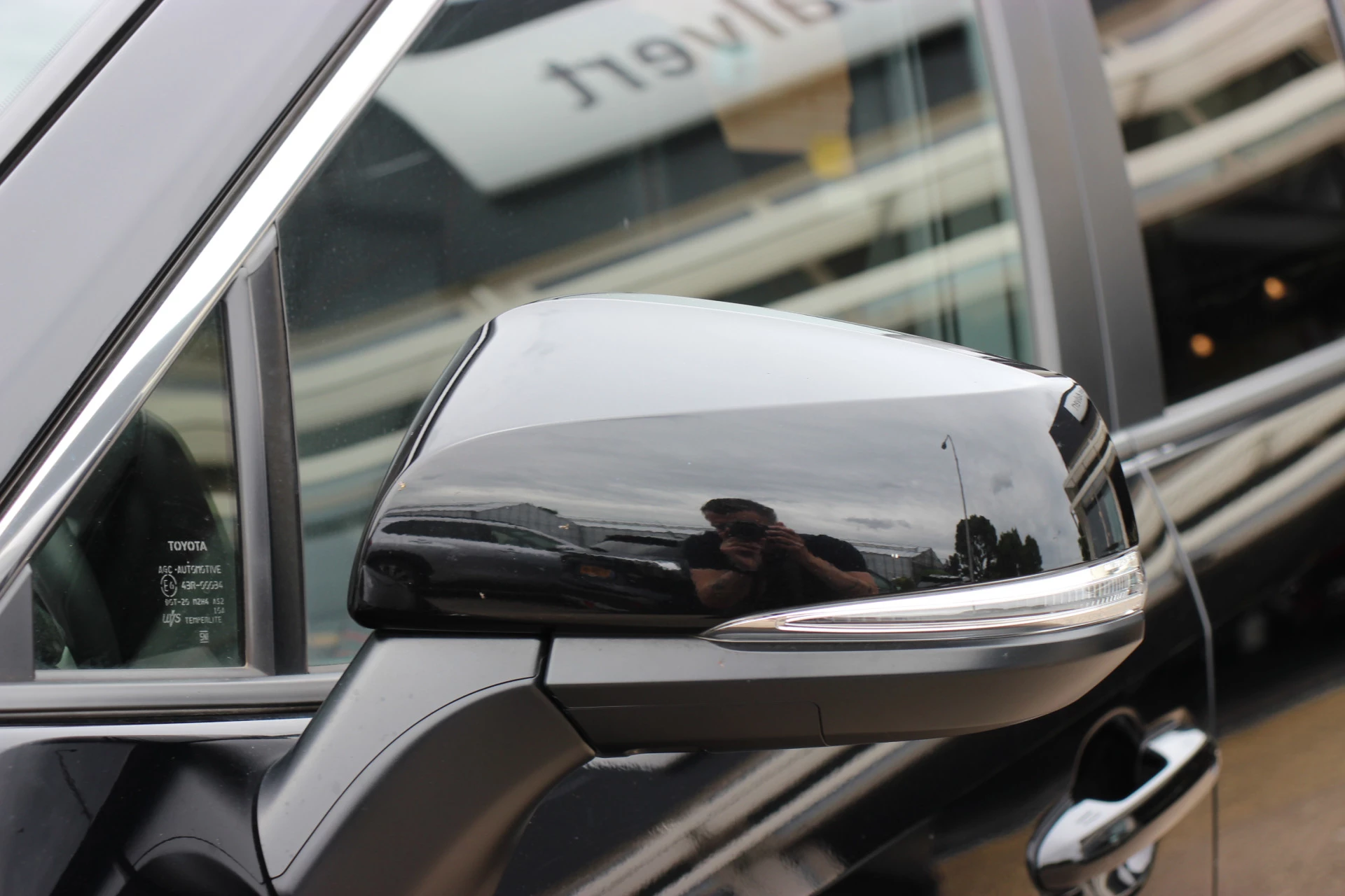 Hoofdafbeelding Toyota RAV4