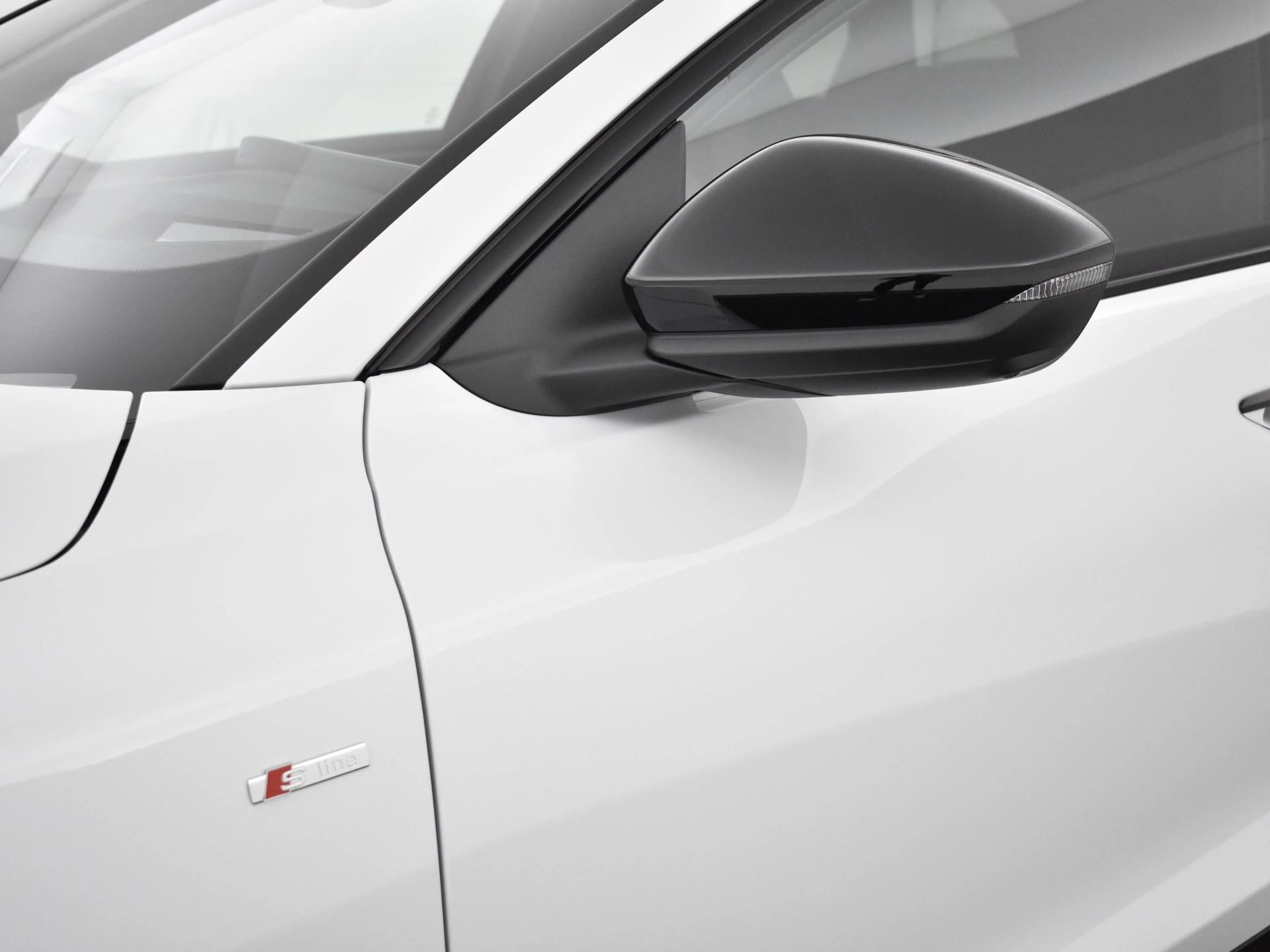 Hoofdafbeelding Audi A6 Avant e-tron