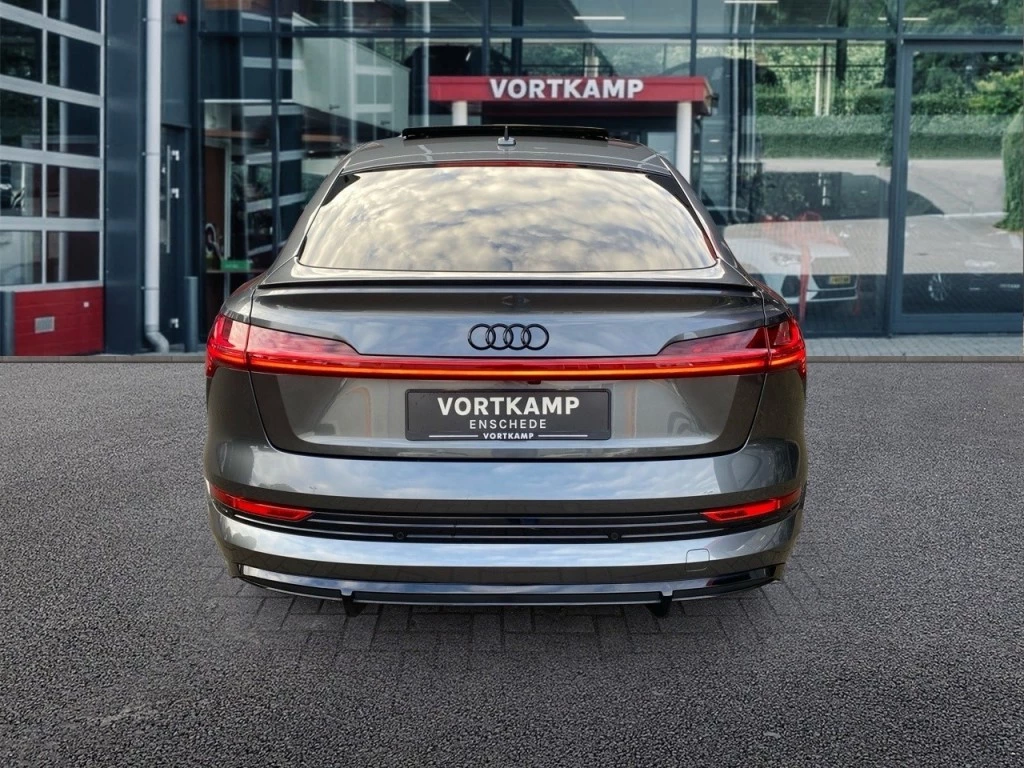 Hoofdafbeelding Audi e-tron